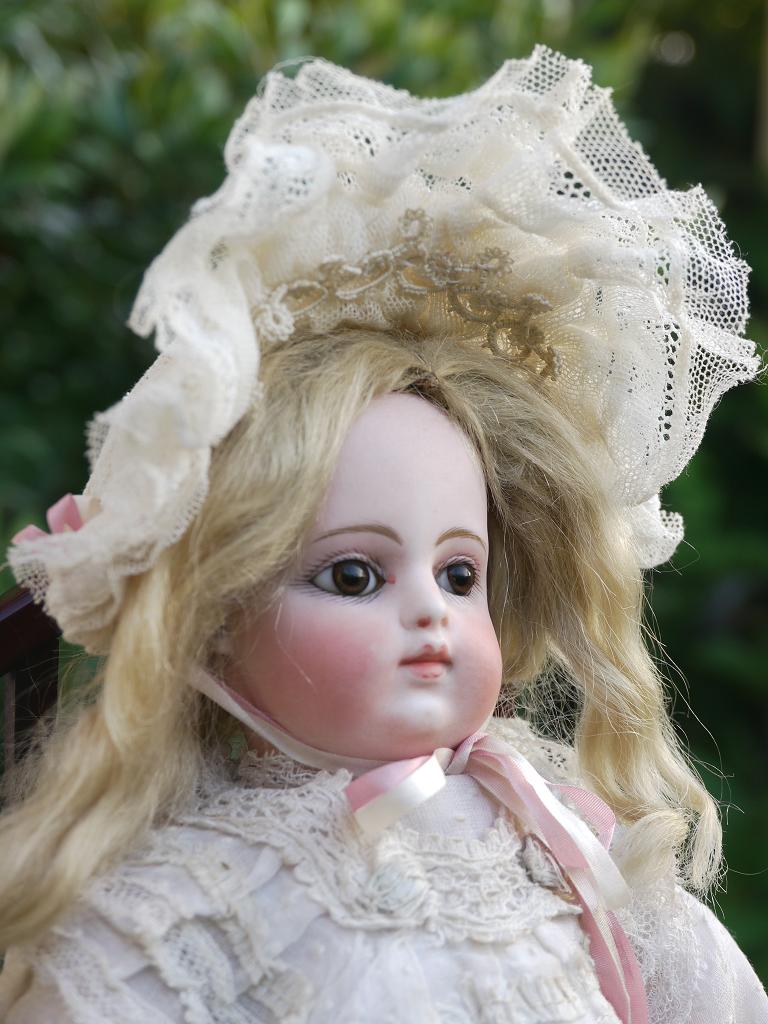 Petit wire lace bonnetβ