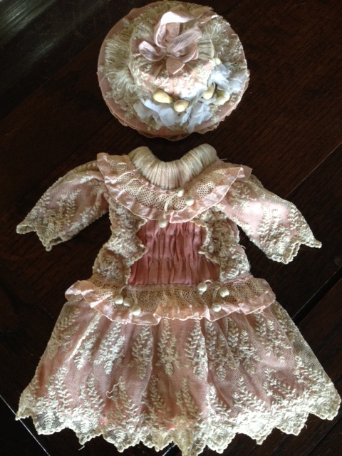 dress and bonnet B33ѡβ