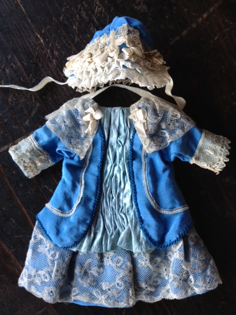 Silk Dress, bonnet for small bebeβ