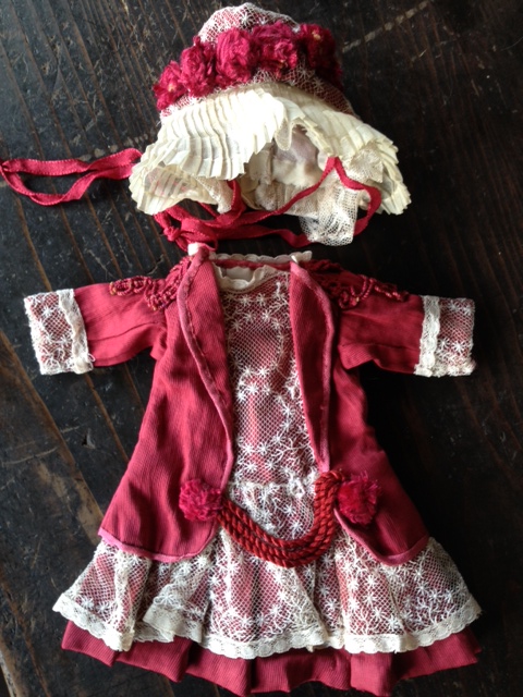 Silk dress, bonnet for small bebeβ